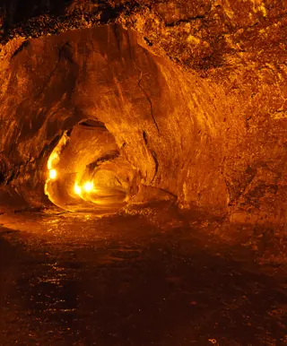 Erkunde die geheimnisvollen Lava-Tunnel